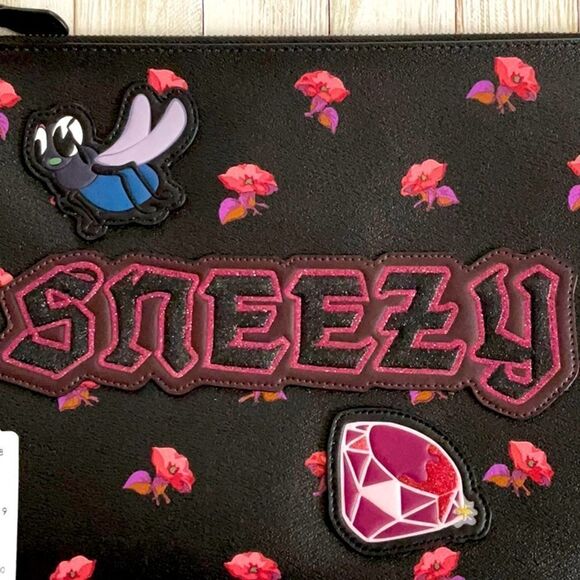 COACH NWT LG COSMETIC POUCH BAG DISNEY SNOW WHITE AND THE SEVEN DWARFS SNEEZY - Picture 3 of 9